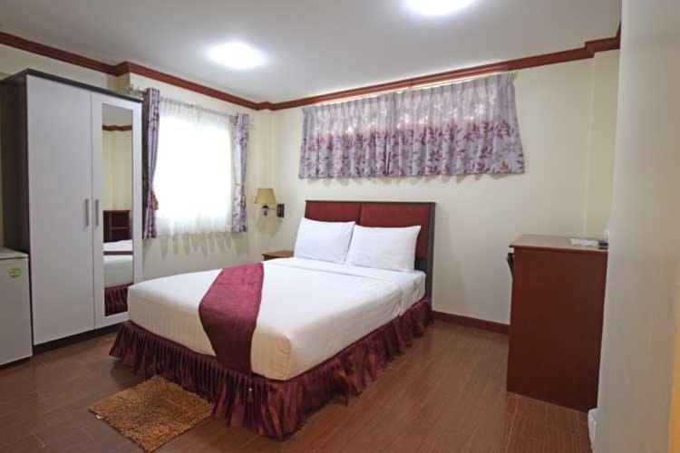 Bluebird Inn Патая Екстериор снимка